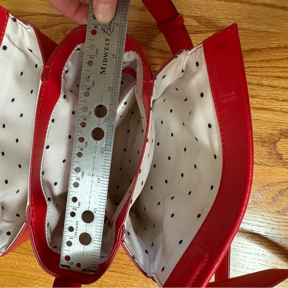 Macy’s On 34th brand red handbag - Picture 5 of 8